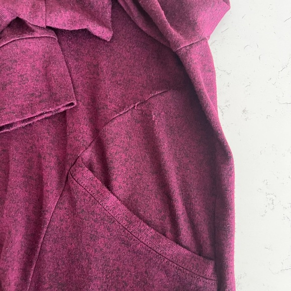 Old navy, size Medium, maroon, active wear, excellent used condition - Picture 2 of 3